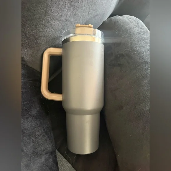 Stanley 40oz Tumbler - Picture 2 of 5